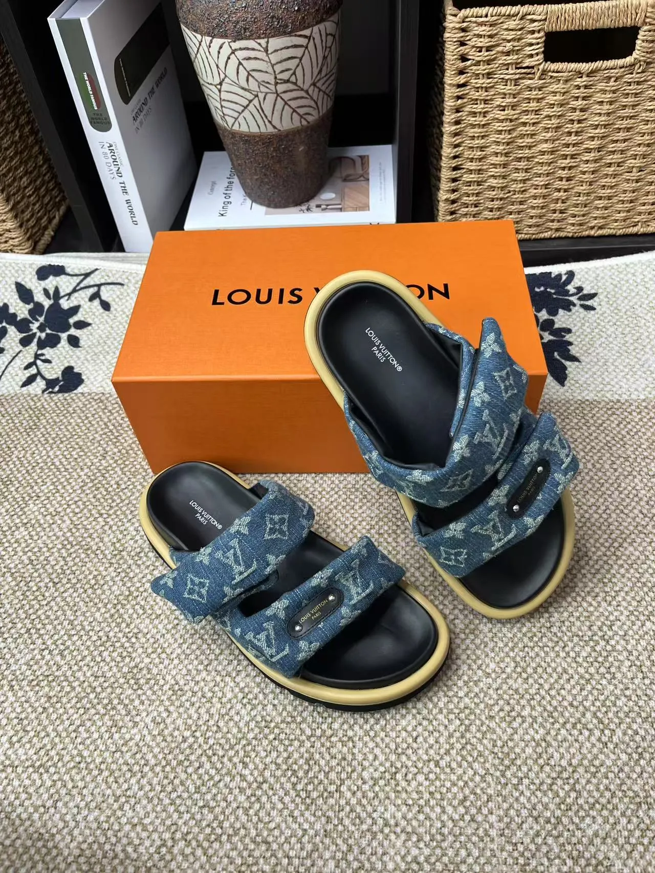 P340 yuan LV Louis Vuitton Full of high-end feel! A popular model among bloggers at home and abroad, it’s retro and fashionable, and looks stunning on your feet! Mainly recommended model on the official website★ ━━━━━ ЅᏇєєt ━━━━━ ▪️Upper: original calfskin ➕5D printing process ▪️Inner: imported mixed sheepskin ▪️Outsole: original molded foam outsole ▪️Size: Female 35-40 Men's 39-44 (women's 41 men's 45)